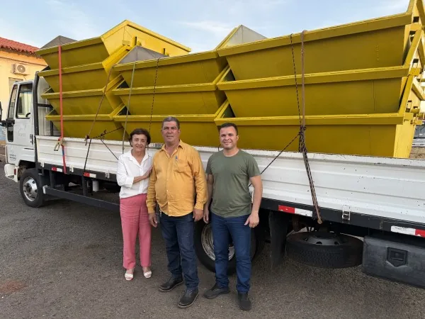 Equipe de atendimento para locação de caçambas