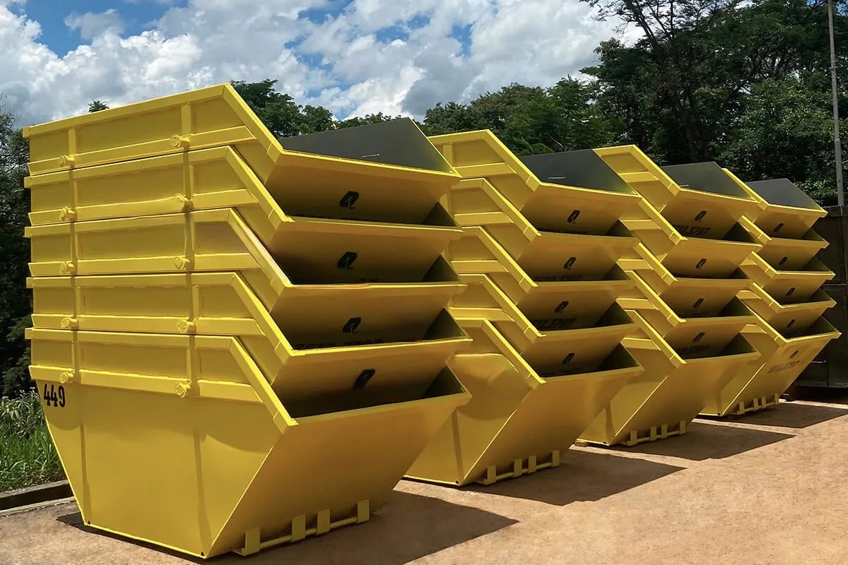 Frota de caçambas pronta para locação
